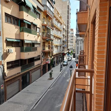 Comodo Aparta Estudio Centrico En Alicante Extérieur photo